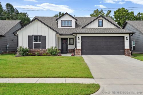 1929 Winston St, Broken Arrow, OK, 74011 | Card Image