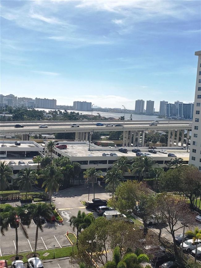 APT-923 - 19380 Collins Ave, Condo with 1 bedrooms, 1 bathrooms and null parking in Sunny Isles Beach FL | Image 10