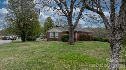 200 Hayes Ave, Hudson, NC, 28638-2320 | Card Image