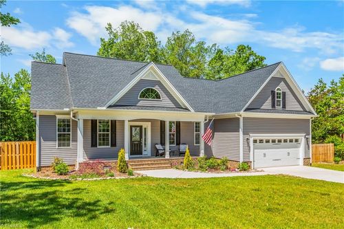 1401 Ashland Dr, Reidsville, NC, 27320-7112 | Card Image