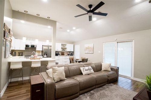 2710 Sockeye Drive, Houston, TX, 77045 | Card Image