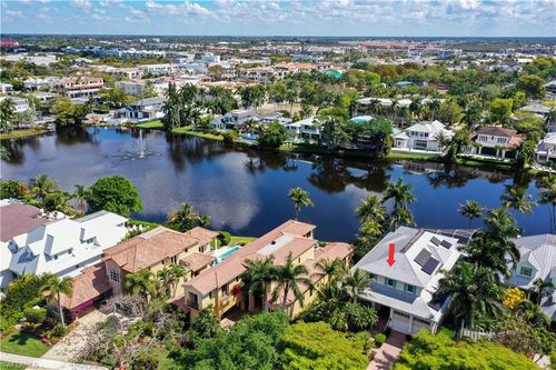 725 W Lake Dr, NAPLES, FL, 34102-6853 | Card Image