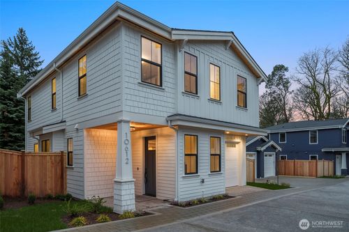 10612 Ne 54th St, Kirkland, WA, 98033 | Card Image