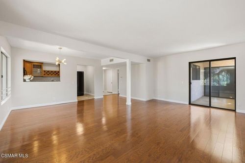 310-4700 Natick Ave, Sherman Oaks, CA, 91403-2707 | Card Image