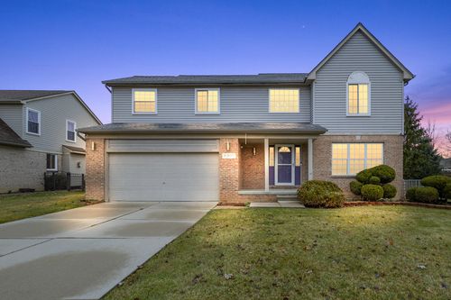 53111 Pine Creek Dr, Chesterfield, MI, 48047-5965 | Card Image