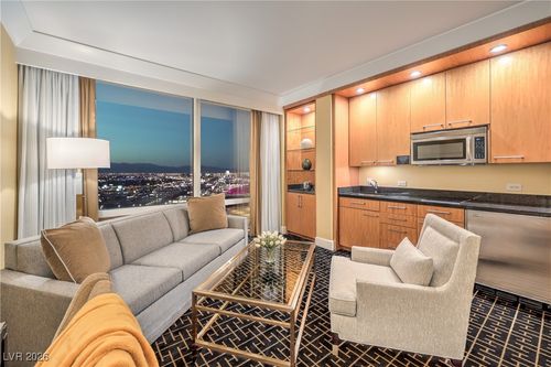 unit-3919-2000 N Fashion Show Dr, Las Vegas, NV, 89109-1607 | Card Image