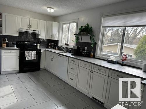 40 Garden Cres, St. Albert, AB, T8N0W9 | Card Image