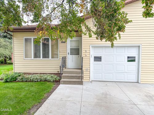 2949 Manitoba Ln, Bismarck, ND, 58503-0422 | Card Image