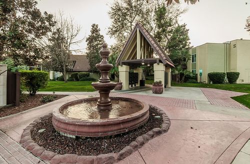 235-2909 Huntington Boulevard, Fresno, CA, 93721 | Card Image