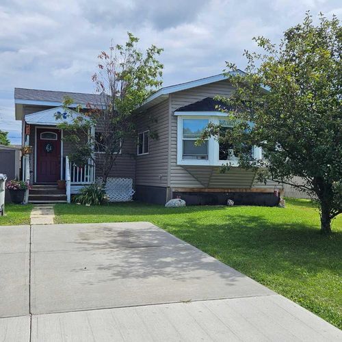613 53 St, Edson, AB, T7E1K9 | Card Image