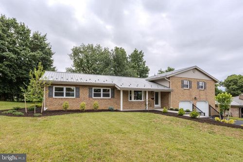 220 Hartzell Dr, FAYETTEVILLE, PA, 17222-1006 | Card Image