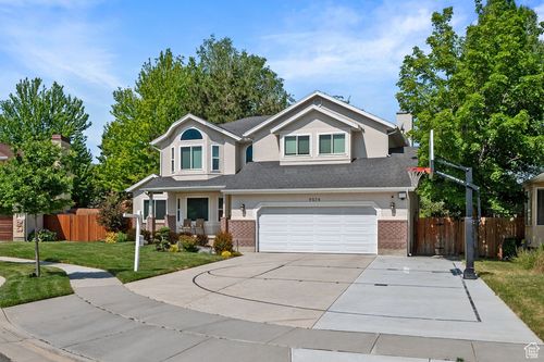 9574 S Equestrian Park Cir, Sandy, UT, 84092-3290 | Card Image