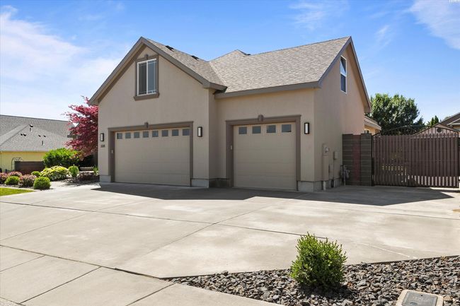 586 Lodi Loop, Home with 4 bedrooms, 3 bathrooms and null parking in Richland WA | Image 4
