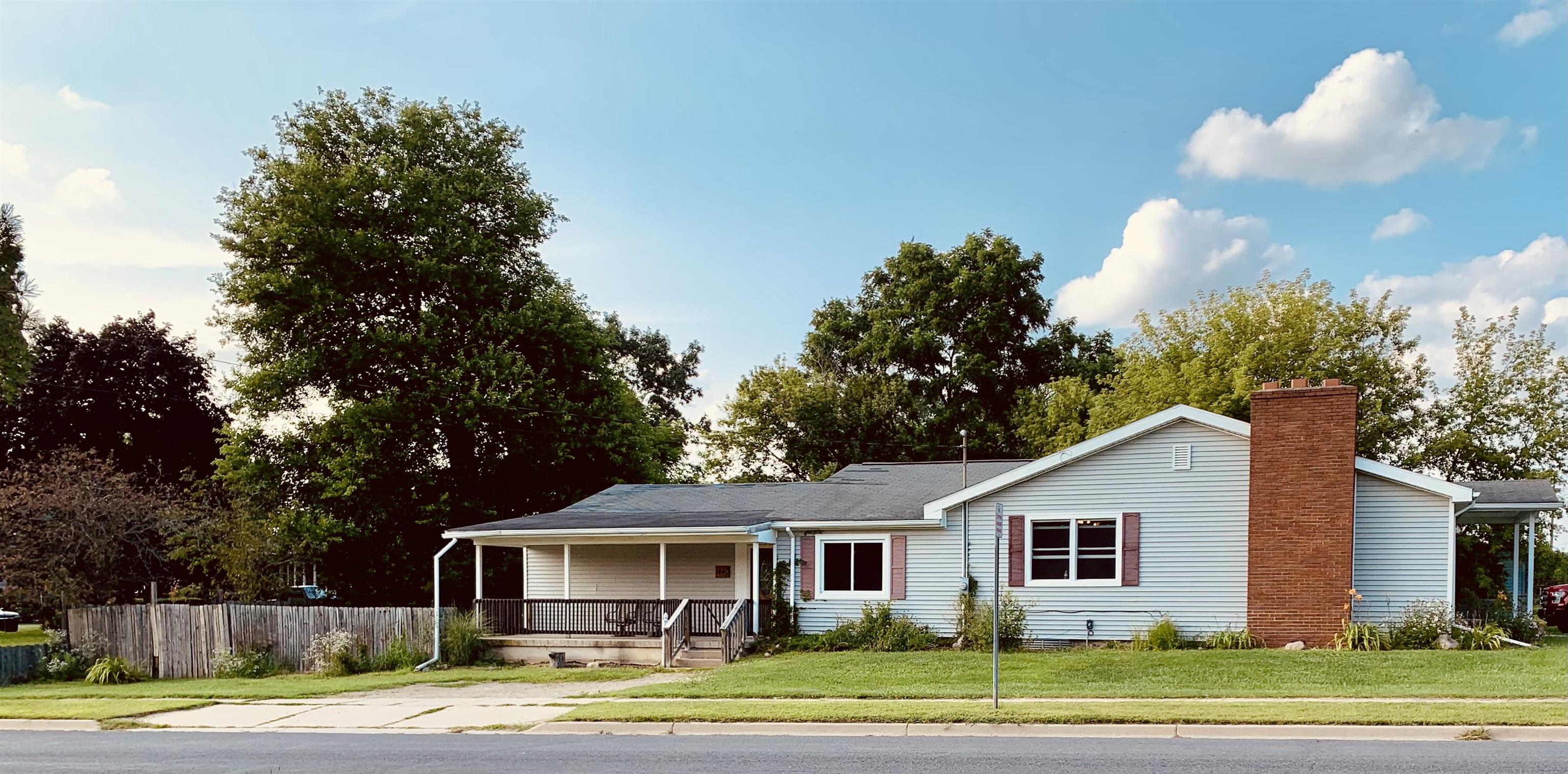 Pearce St, Owosso, MI 48867