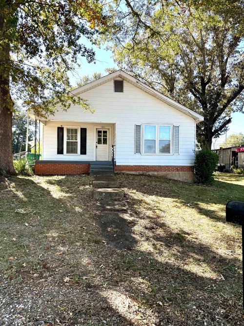 101 W Lamar Ave, Tuscumbia, AL, 35674-3139 | Card Image
