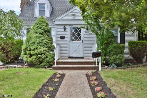 39 Chestnut St, Wallington, NJ, 07057-1633 | Card Image