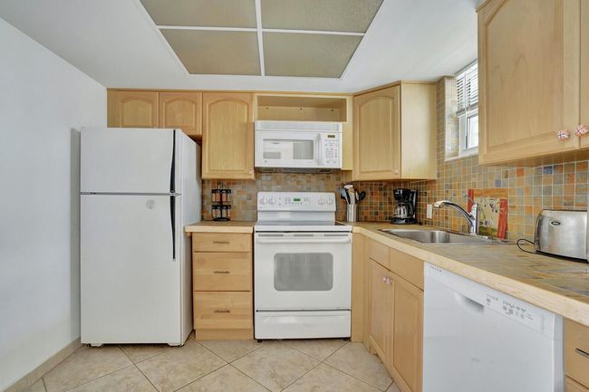 APT-511 - 3570 S Ocean Blvd, Condo with 1 bedrooms, 2 bathrooms and null parking in South Palm Beach FL | Image 5