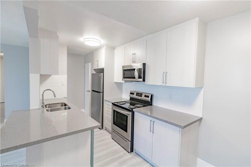 204-4422 Huron St, Niagara Falls, ON, L2E7C8 | Card Image
