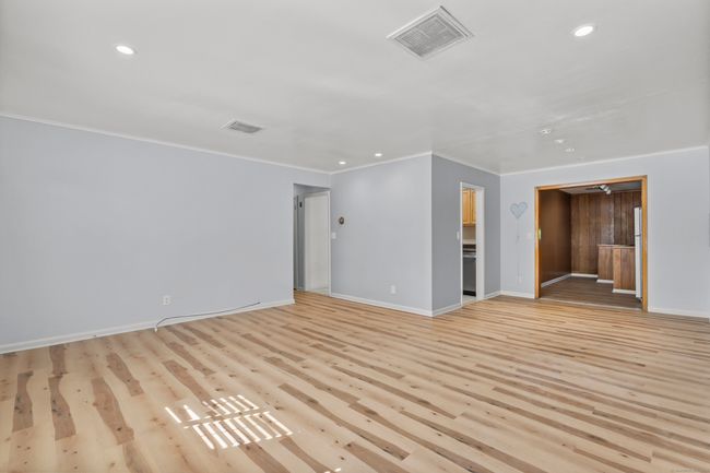 37 Tarinelli Cir, House other with 5 bedrooms, 1 bathrooms and 6 parking in Bridgeport CT | Image 4