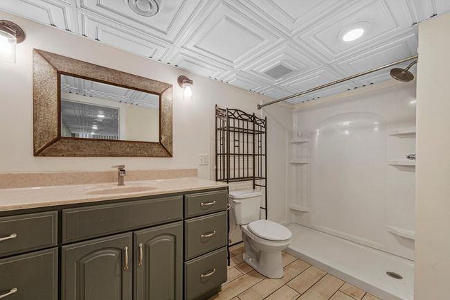 32 Bathroom_lower.jpg | Image 25