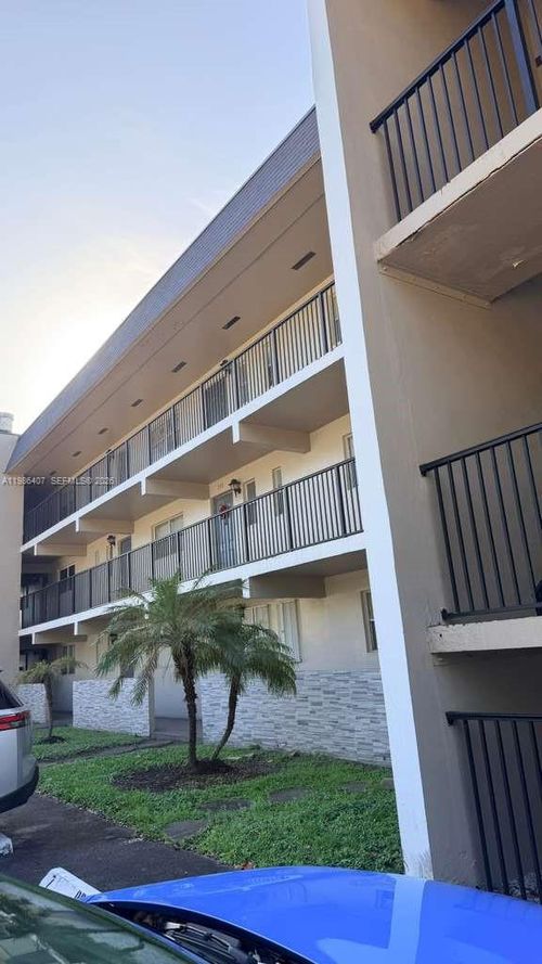 apt-308-7910 Colony Cir N, Tamarac, FL, 33321-8348 | Card Image