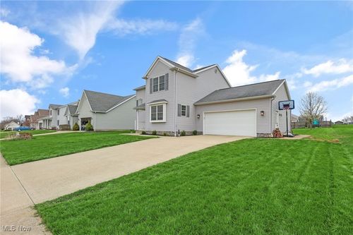 1472 Woodforest St Nw, Massillon, OH, 44647-8643 | Card Image