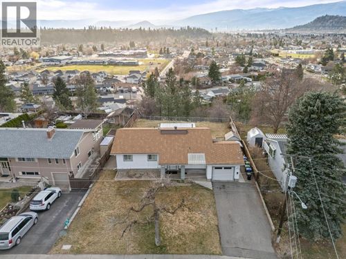 870 Dougall Rd S, Kelowna, BC, V1X3J8 | Card Image
