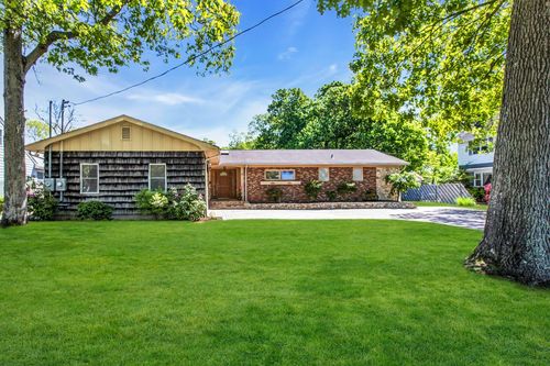 25 Secatogue Ave, East Islip, NY, 11730-2507 | Card Image