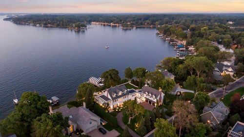20100 Lakeview Ave, Excelsior, MN, 55331-9356 | Card Image
