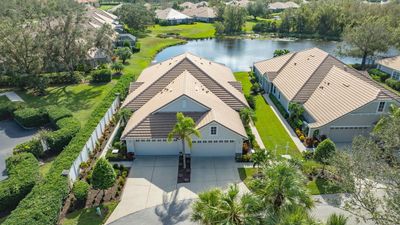 7038 Four Seasons Circle, House other with 2 bedrooms, 2 bathrooms and null parking in Lakewood Ranch FL | Image 3