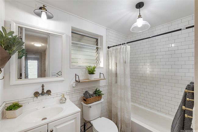 Full Bathroom | Image 13