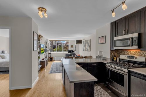 4f-345 E 93rd Street, New York, NY, 10128 | Card Image