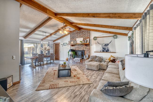 36 Pecan Dr, House other with 3 bedrooms, 3 bathrooms and null parking in Leakey TX | Image 6