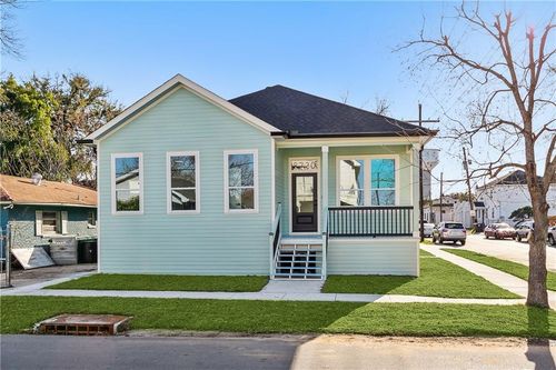 8730 Belfast St, New Orleans, LA, 70118-2208 | Card Image