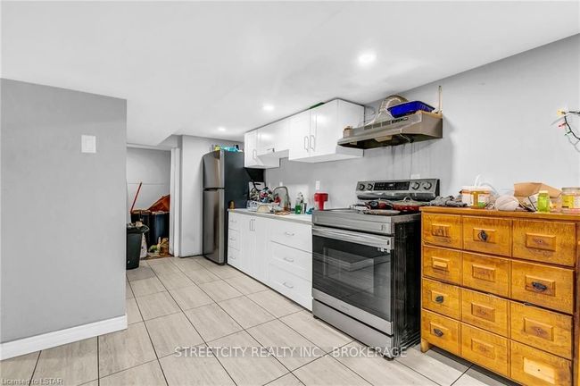 1196 Janette Ave, House other with 6 bedrooms, 3 bathrooms and 2 parking in Windsor ON | Image 22