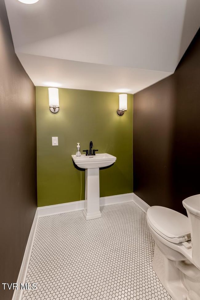 461 S Shady Ave, House other with 3 bedrooms, 3 bathrooms and null parking in Damascus VA | Image 11