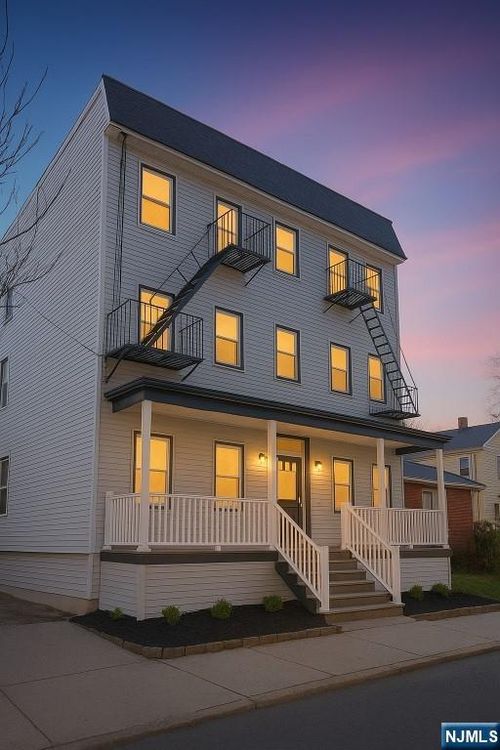 42 Lester St, Wallington, NJ, 07057-1042 | Card Image