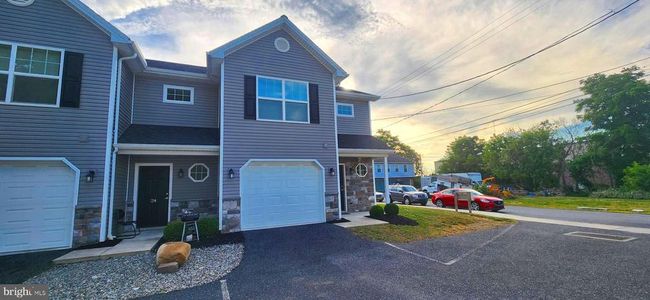 26 N Locust St, Townhouse with 3 bedrooms, 3 bathrooms and null parking in SHIREMANSTOWN PA | Image 4