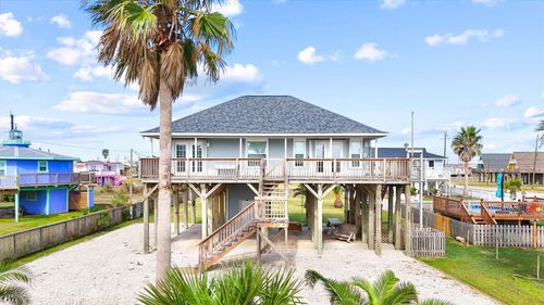 904 Surf Dr, Surfside Beach, TX, 77541-9147 | Card Image