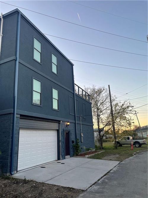 8906 Plum St, New Orleans, LA, 70118-1238 | Card Image