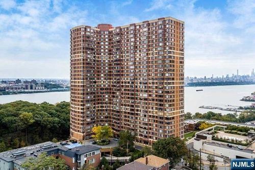 100 Old Palisade Rd, Fort Lee, NJ, 07024-7064 | Card Image