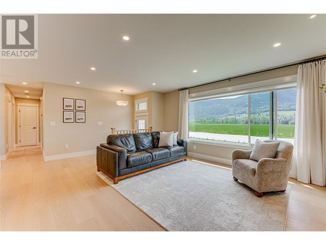 8935 Kalamalka Rd, House other with 4 bedrooms, 3 bathrooms and 30 parking in Coldstream BC | Image 5