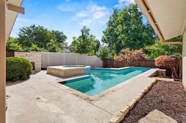 10528 Swallow Ln, House other with 3 bedrooms, 2 bathrooms and null parking in Dallas TX | Image 15