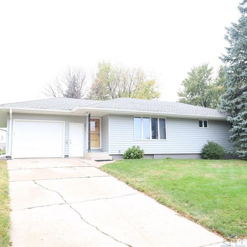 1011 S Marshall St, Rock Rapids, IA, 51246-2022 | Card Image