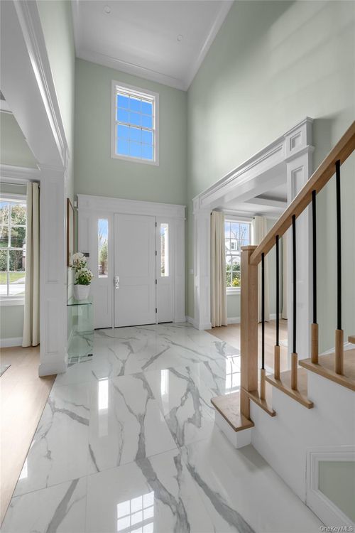 88 Plandome Ct, Manhasset, NY, 11030-1403 | Card Image