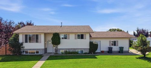 5401 58 Avenue Close, Ponoka, AB, T4J1P8 | Card Image