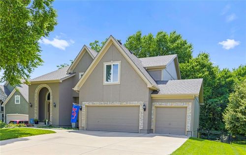 6044 Brownridge Dr, Shawnee, KS, 66218-8626 | Card Image