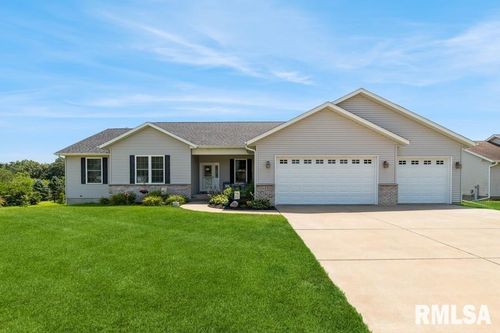 605 W Main St, Long Grove, IA, 52756-9800 | Card Image