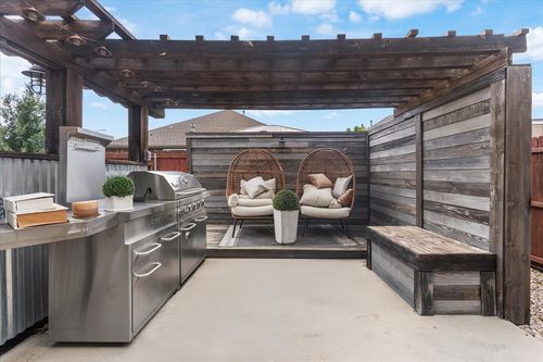 9001 Bronze Meadow Dr, Fort Worth, TX, 76131-1818 | Card Image