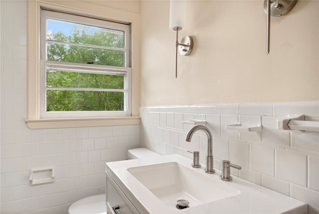 21 Parsonage Dr, House other with 3 bedrooms, 2 bathrooms and 3 parking in Warwick RI | Image 10